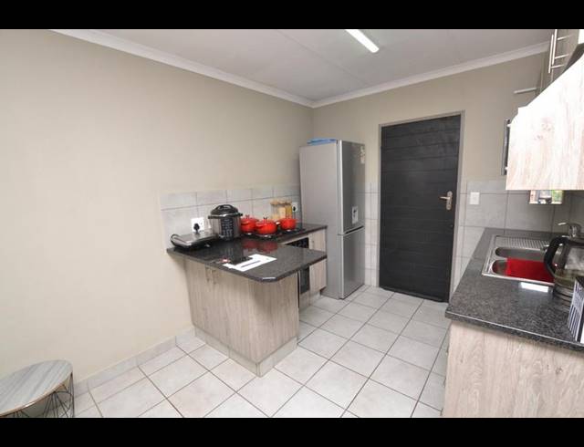 2 BEDROOM APARTMENT FOR SALE IN HEUWELOORD